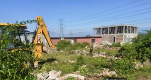 एमडीडीए की अवैध निर्माण और प्लॉटिंग पर कार्रवाई, चार स्थानों पर चला अभियान