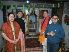 मुख्यमंत्री पुष्कर सिंह धामी ने पैतृक गांव हड़खोला स्थित श्री हरि चंद देवता मंदिर में की पूजा-अर्चना