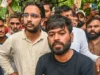 दिल्ली में प्रदर्शन से पहले पुलिस की कार्रवाई, अभिजीत दीपके और ध्रुव राठी को हिरासत में लिए जाने की जानकारी