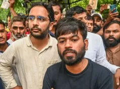 दिल्ली में प्रदर्शन से पहले पुलिस की कार्रवाई, अभिजीत दीपके और ध्रुव राठी को हिरासत में लिए जाने की जानकारी