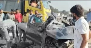 हल्द्वानी में भीषण सड़क हादसा: तेज रफ्तार कार पलटकर डिवाइडर से टकराई, दो नाबालिगों की मौत, दो घायल